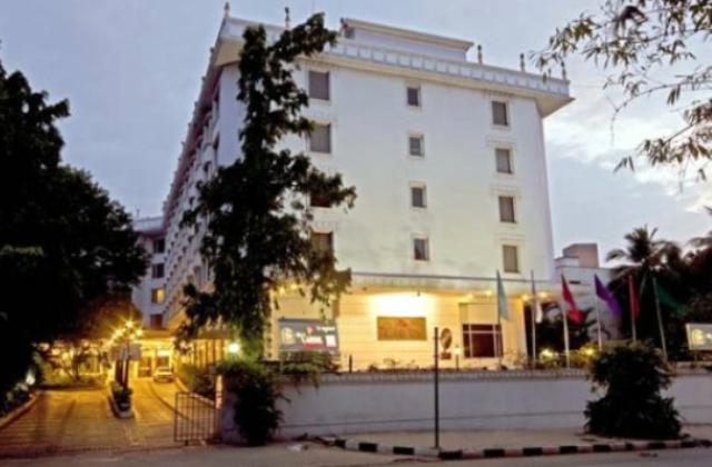 The Capitol Hotel Bangalore Exterior photo